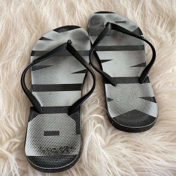 PINK flip flops - Picture 5 of 8